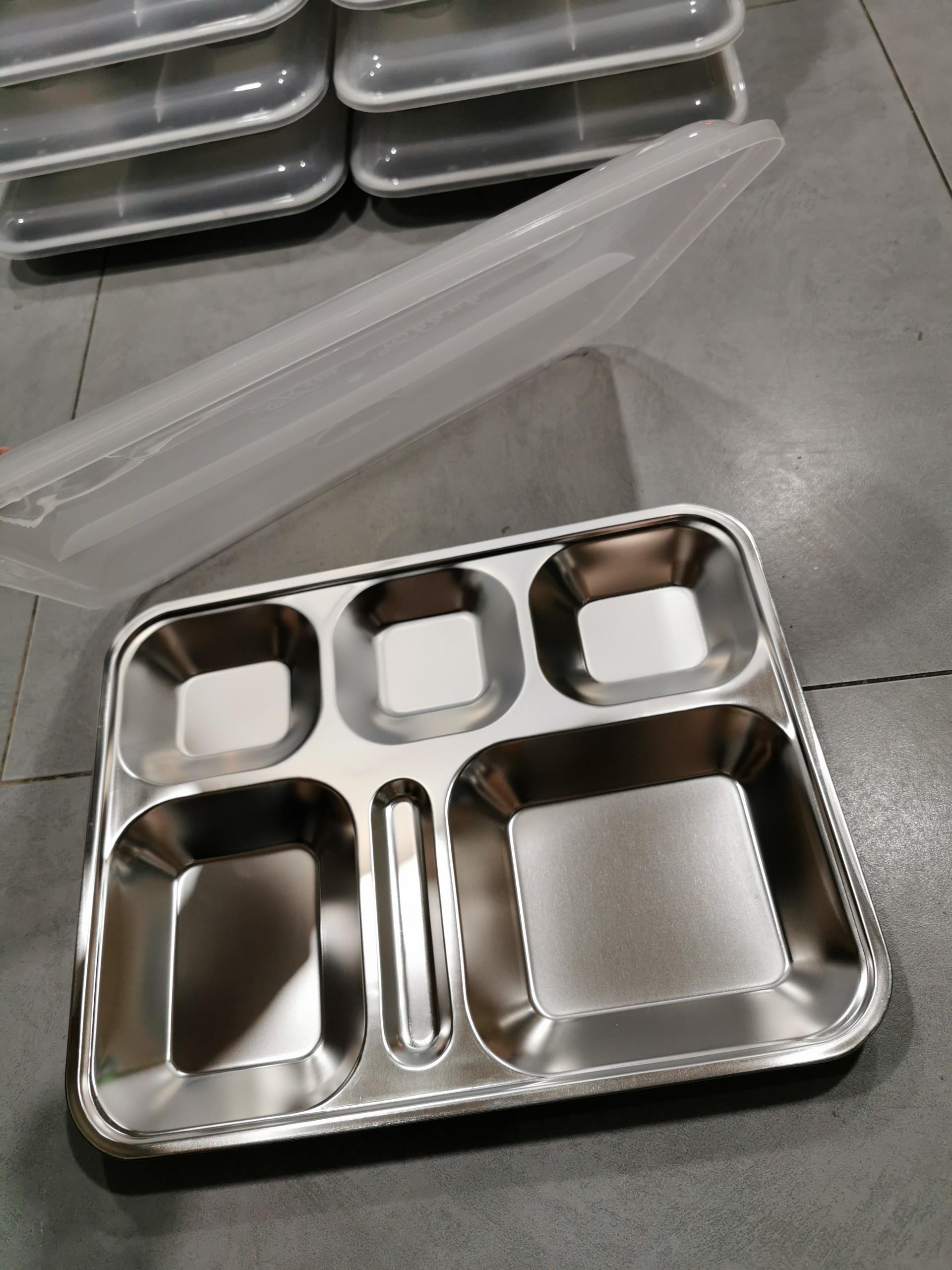 Khay cơm phần 6 ngăn có nắp nhựa (ngăn tăm)