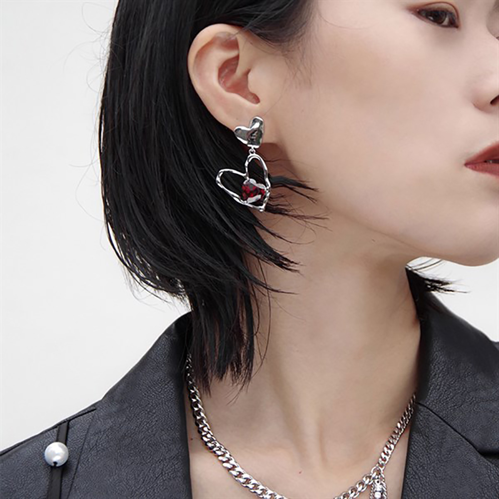 MUSHROOM LEE - Bông Tai Viền Trái Tim Ruby Đỏ