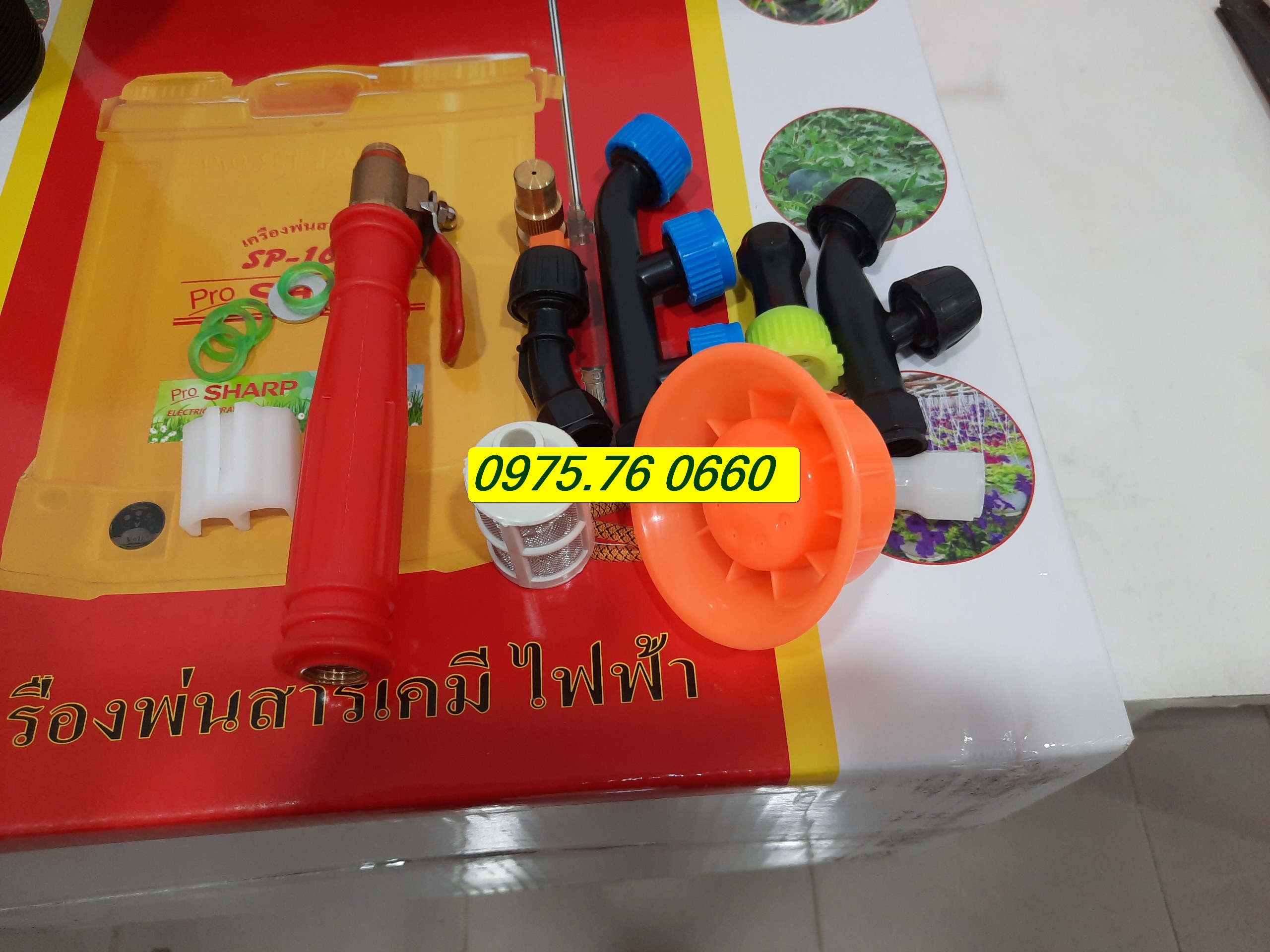Bình xịt thuốc đeo vai 16 Lít Pro Sharp SP-16D (Bình xịt điện Sharp 16L)