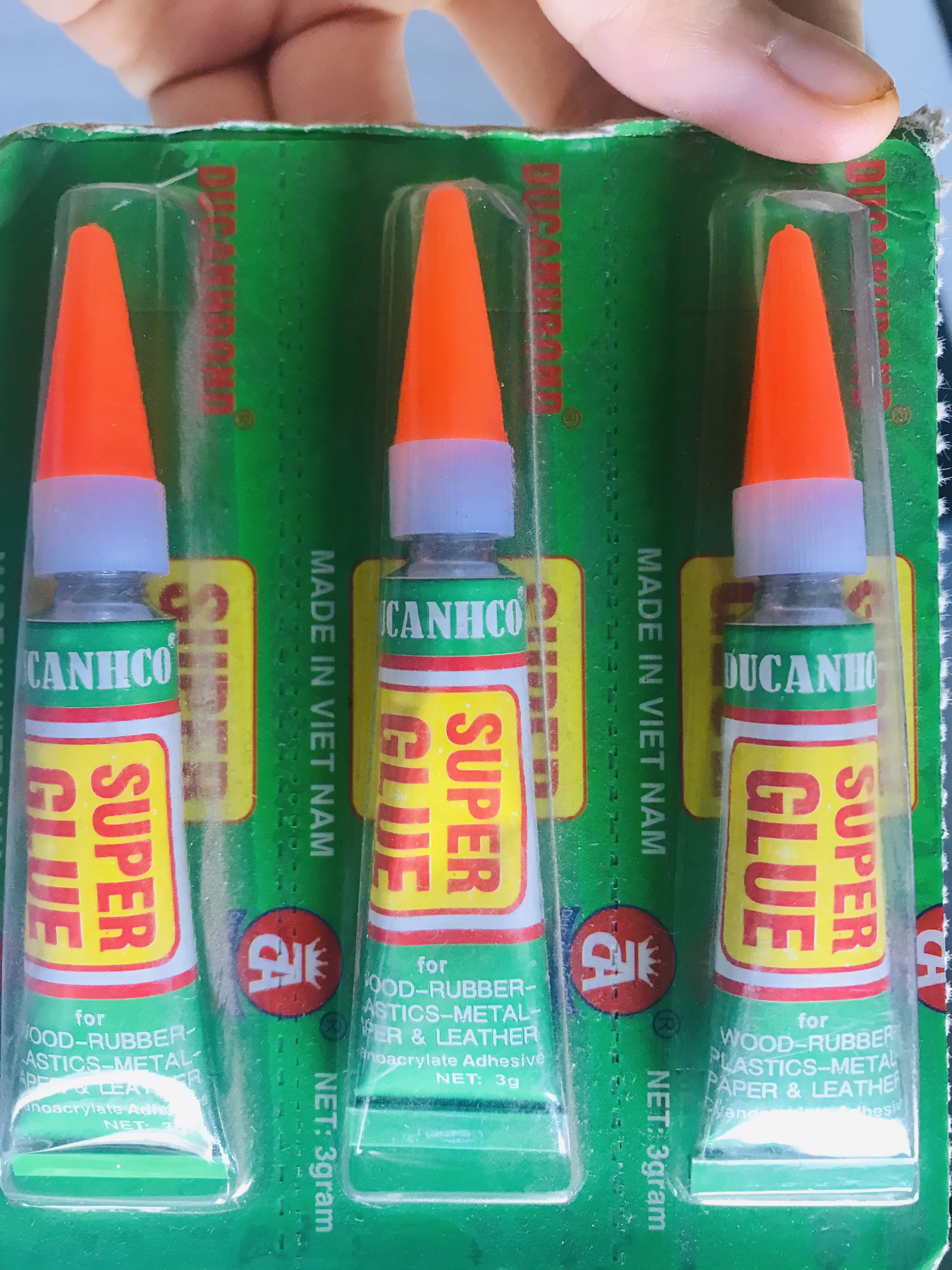 Vỉ tuýp keo dán đầu cơ bida 41k/vỉ (3 tuýp)