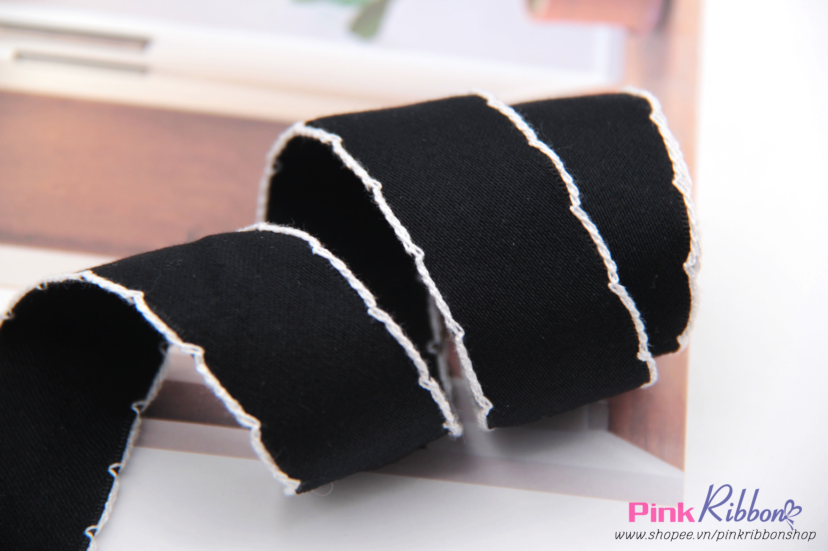 Lụa mờ thêu viền bô đê 32mm