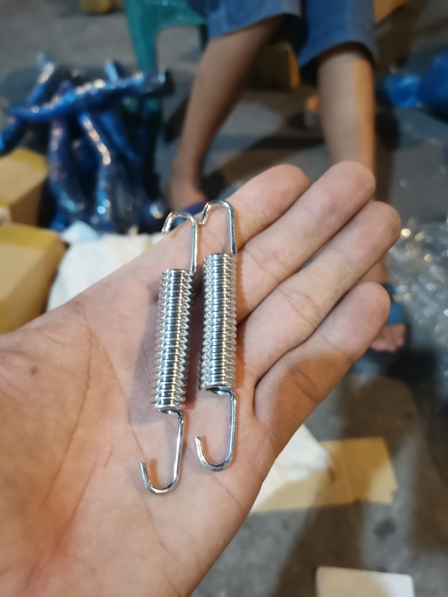 2 lò xo pô độ giá rẻ