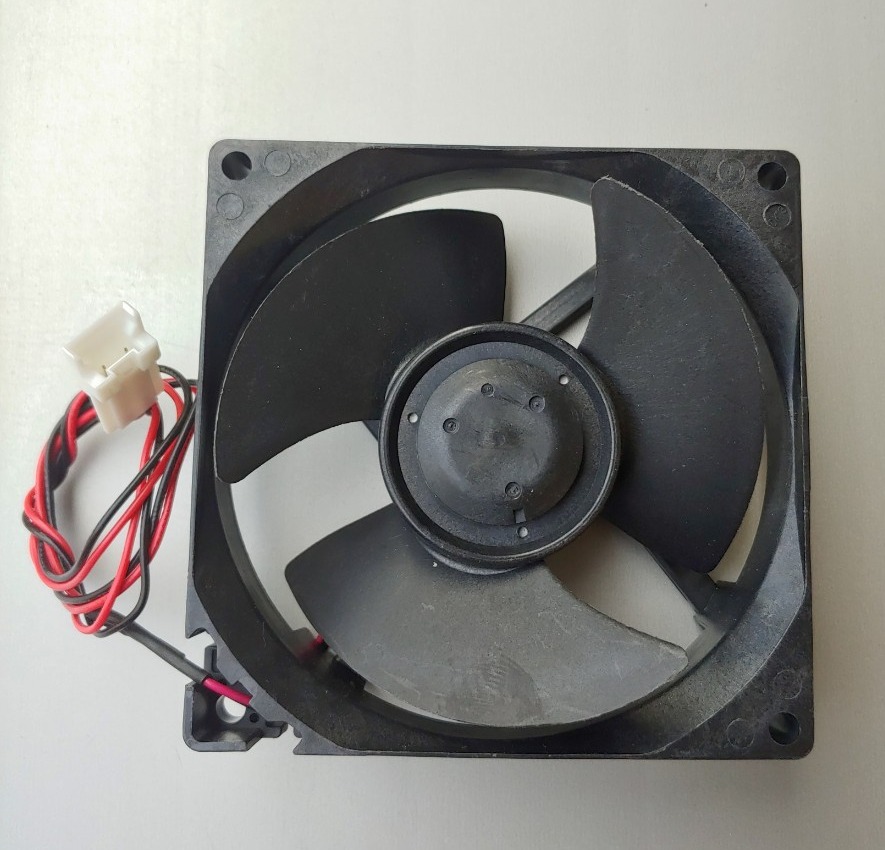 Quạt tủ lạnh Panasonic 2 dây / 9*9cm - 8VDC ( mới 100 % )
