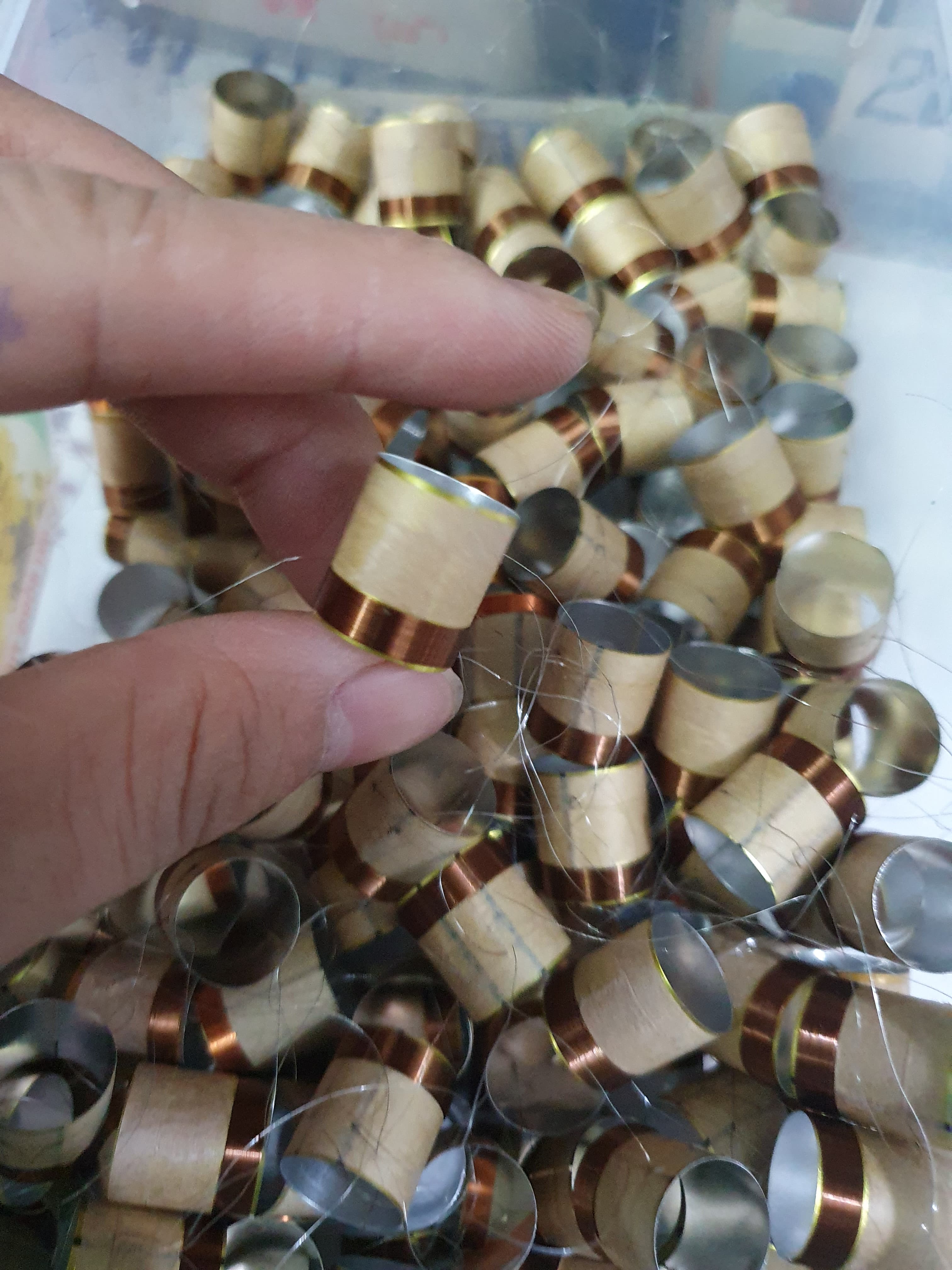 10 côn loa tép 2 từ cỡ 13,9