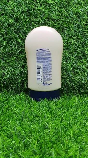 Kem dưỡng da tay và móng Vaseline 85g