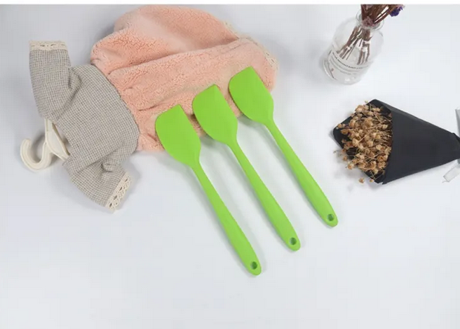 1 phới trộn bột spatula silicon màu sắc 21 hoặc 27cm
