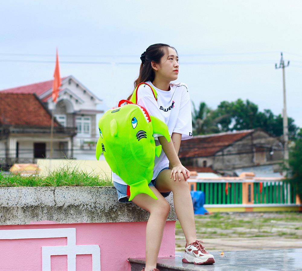 Balo cá mập xanh dạ quang dễ thương