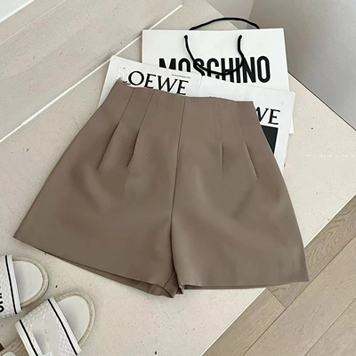 Quần sort nâu chít ly eo chất cotton mát co giãn thoải mái.