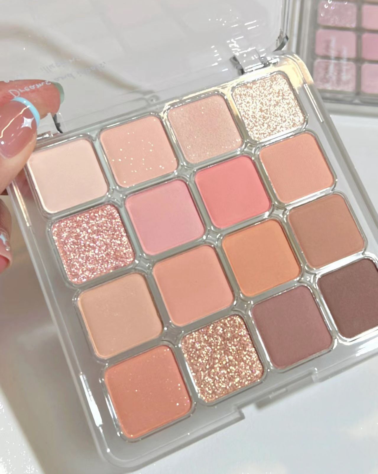 Phấn Mắt 16 Ô HOLD LIVE Sunset Magic HL716 - HoldLive