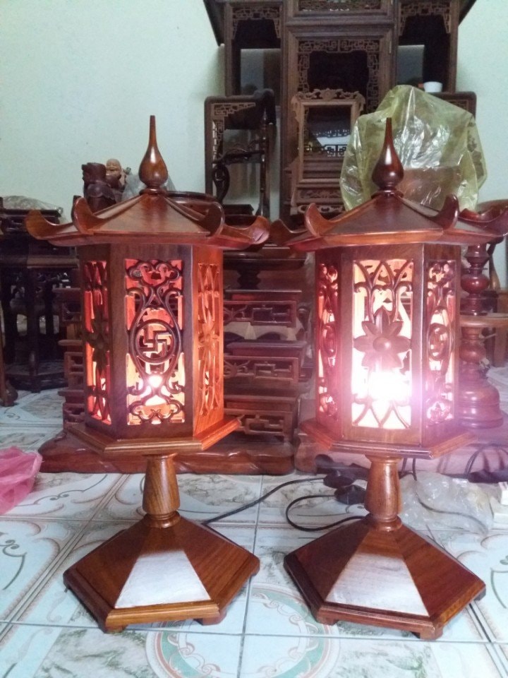 ĐÈN trang trí  gỗ hương cao 50cmx20cm