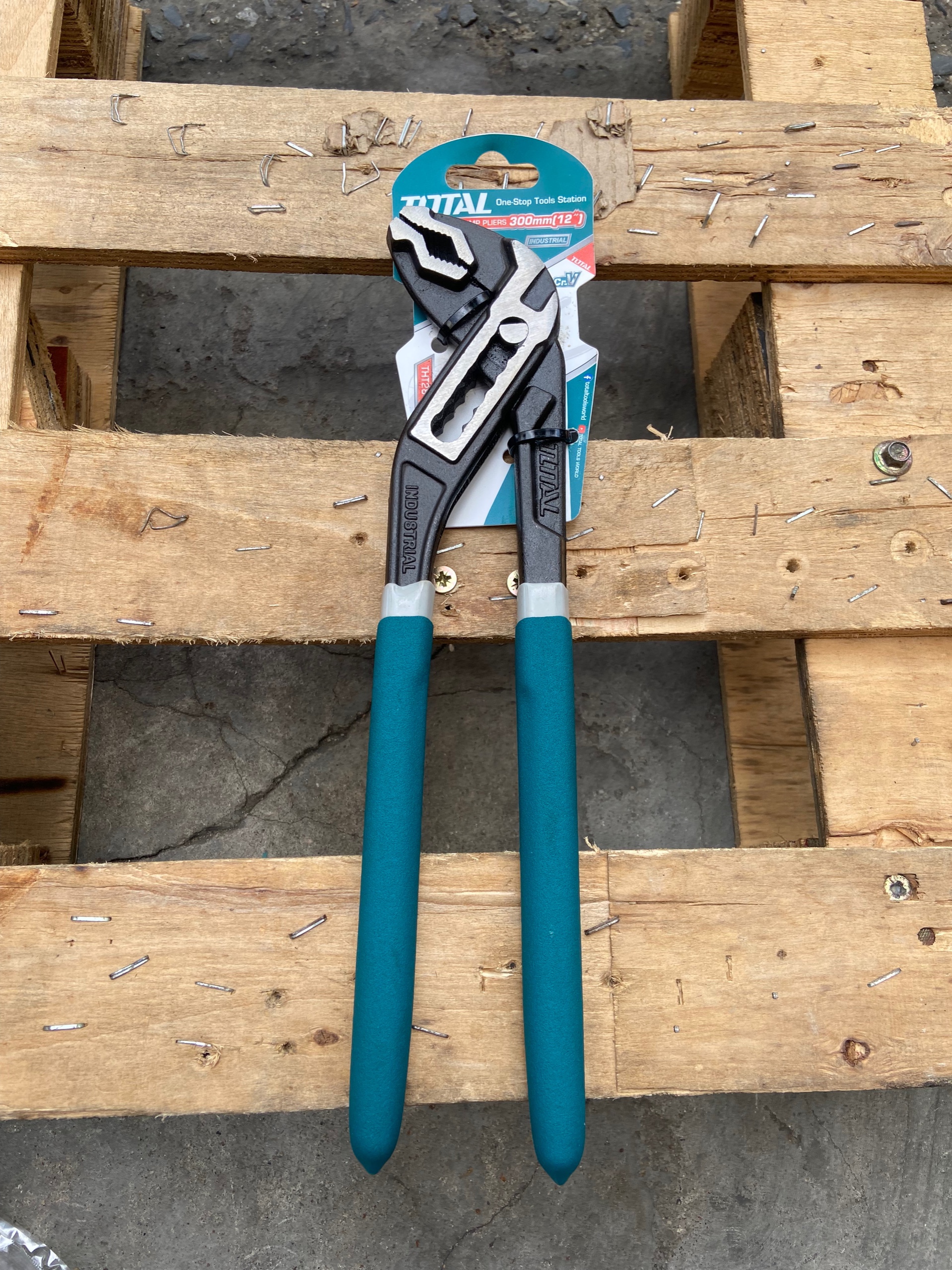 Kềm mỏ quạ 12"/300mm tht281202 total