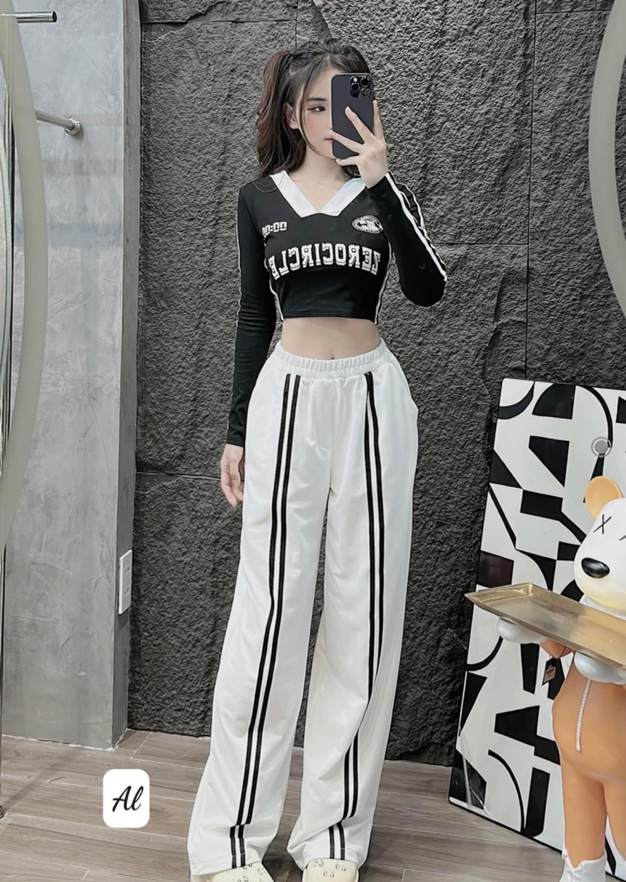 Đồ bộ thun quần ống rộng 2 sọc, áo thun croptop cổ V tay dài, set quần ống suông phong cách thể thao
