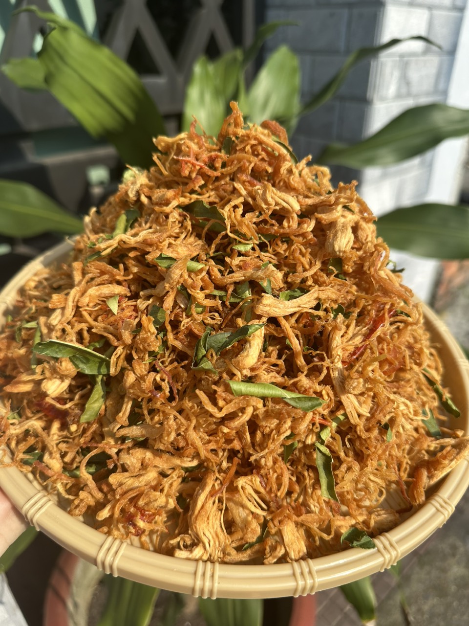 Ăn vặt - Khô gà lá chanh Bếp Cô Hai