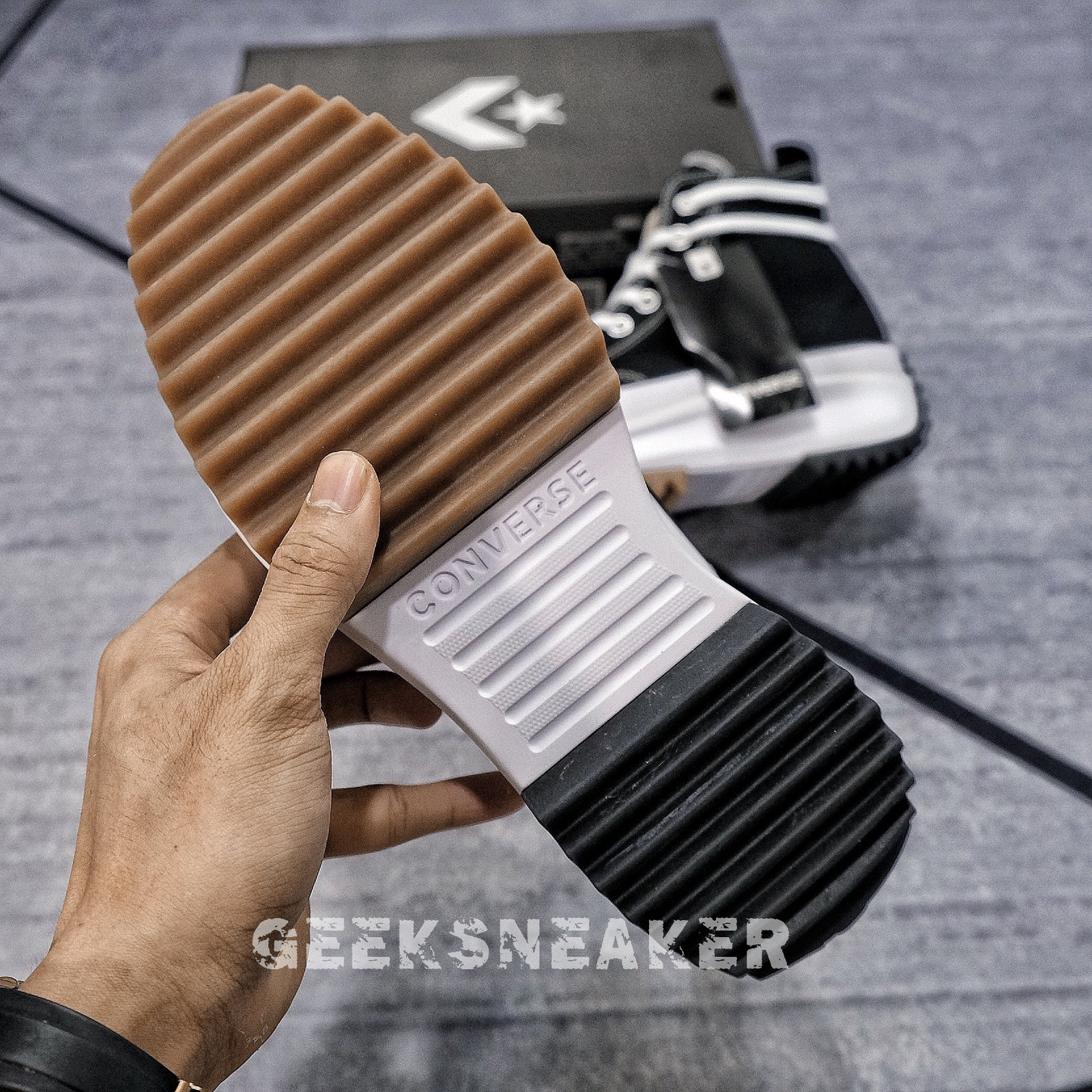 [GeekSneaker] Converse Run Star Hike Hi JW Anderson Black