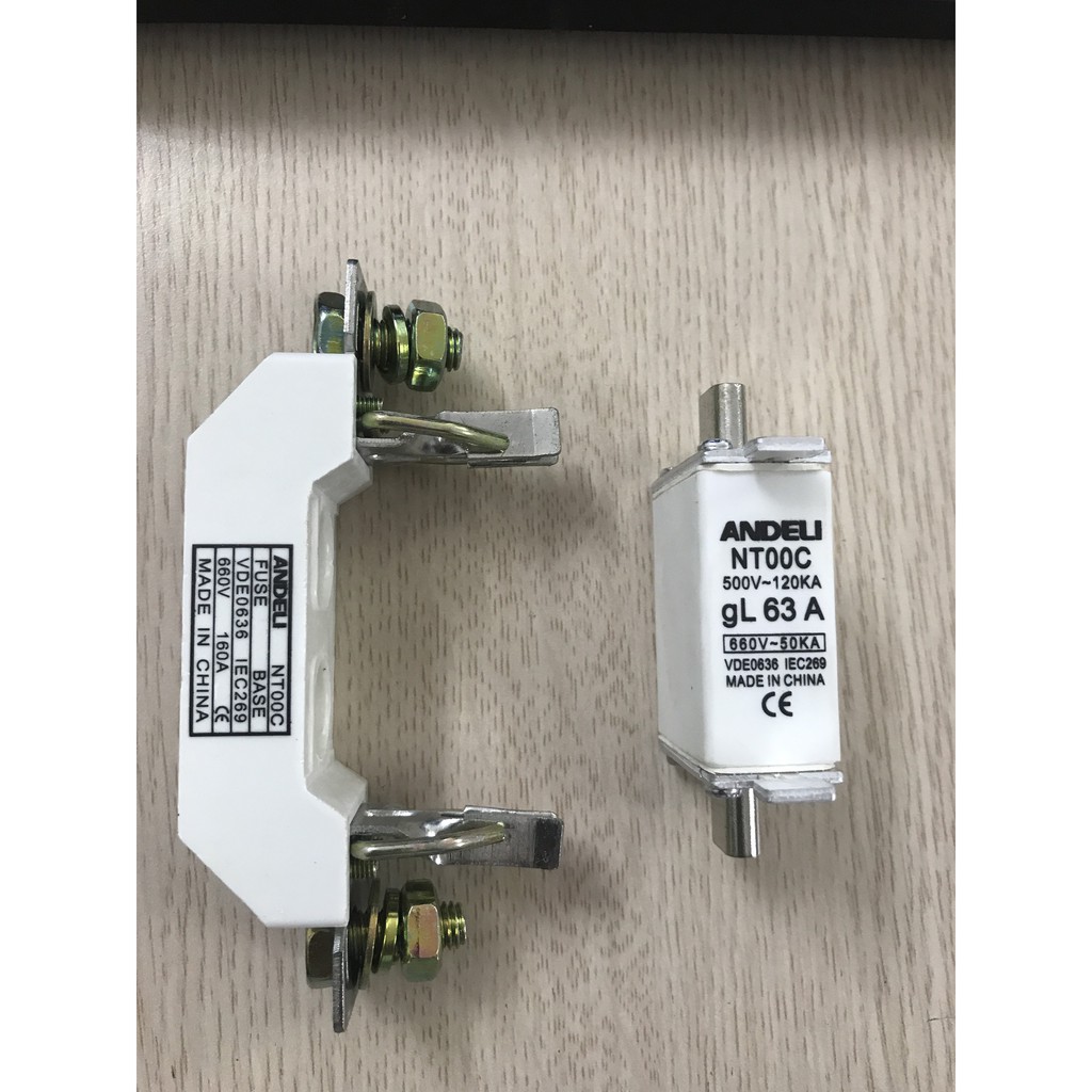 Cầu chì hạ thế 63A  + cả đế