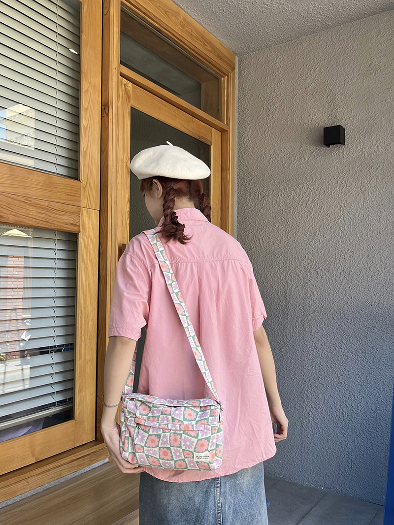 Túi đeo chéo màu kem in hình - Layla CrossBag