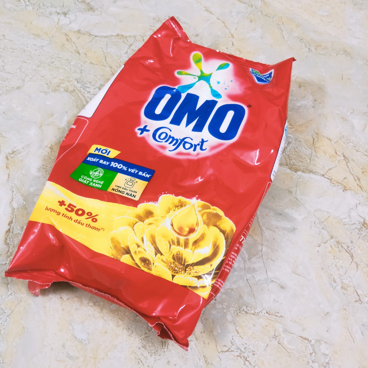 Bột giặt Omo Comfort Tinh dầu thơm 720g