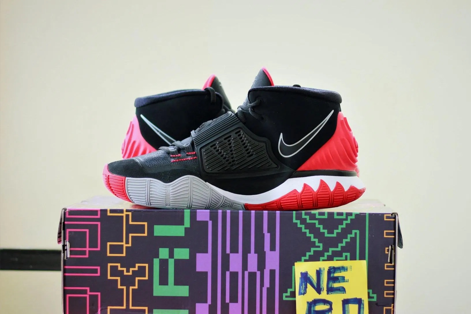 Giày bóng rổ Kyrie 6 Bred BQ4631-002