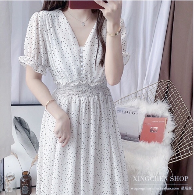 Đầm bi trắng nút bọc