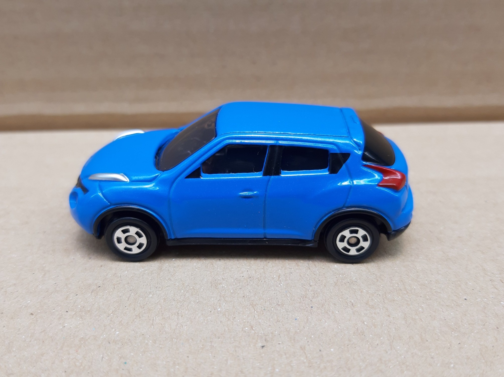 Xe mô hình Tomica - Xe Nissan Juke màu xanh tuyệt đẹp giá rẻ