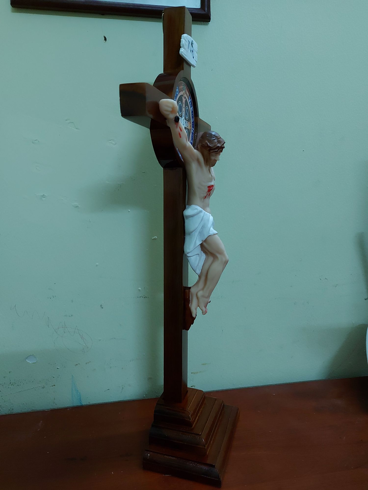 Benedicto Thánh giá Chúa chịu nạn 30cm Polymer Traditional Novelty