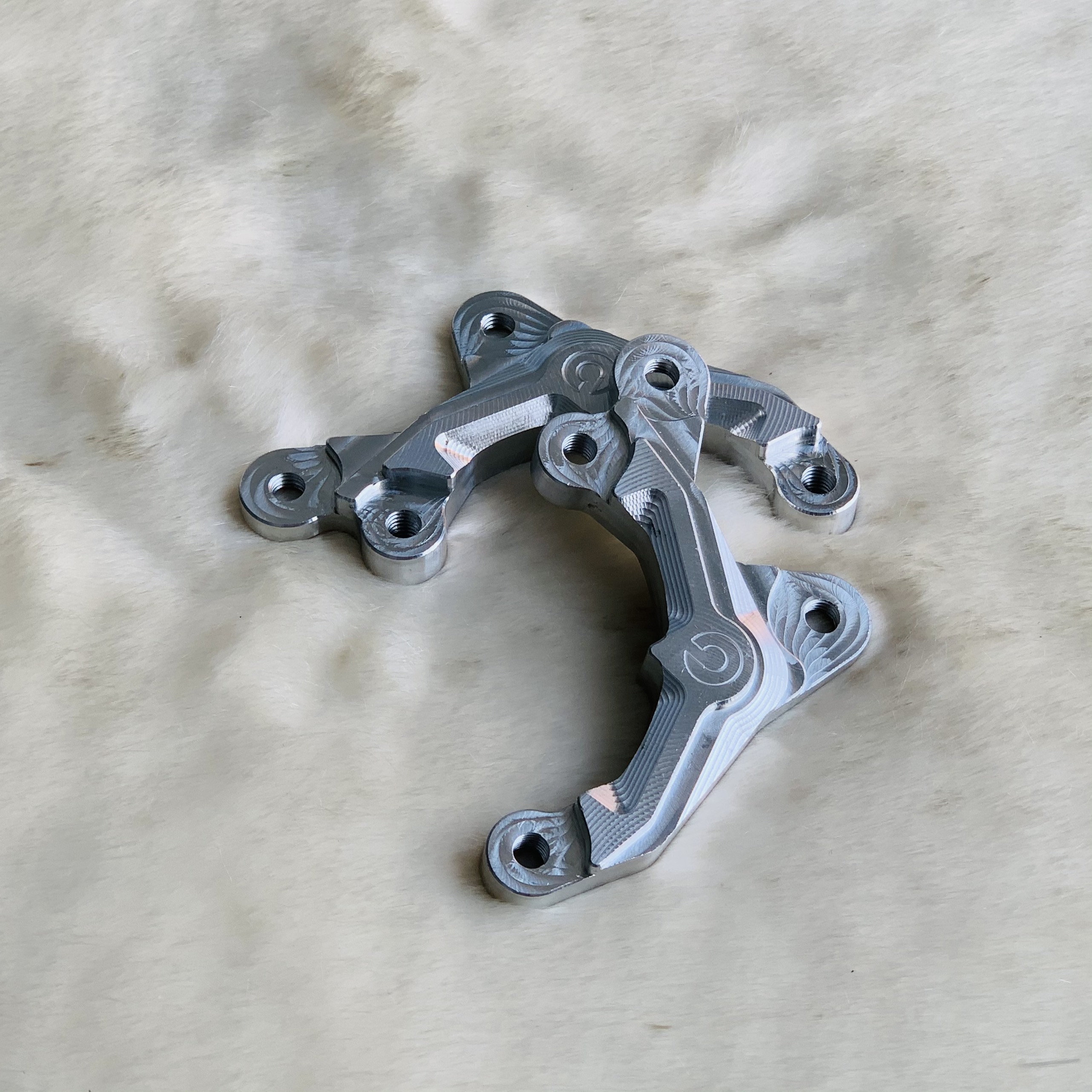 Pát heo nissin , brembô, fando , adelin cho xe raider/satria đi thắng đĩa zin làm bằng nhôm cnc nguyên khối