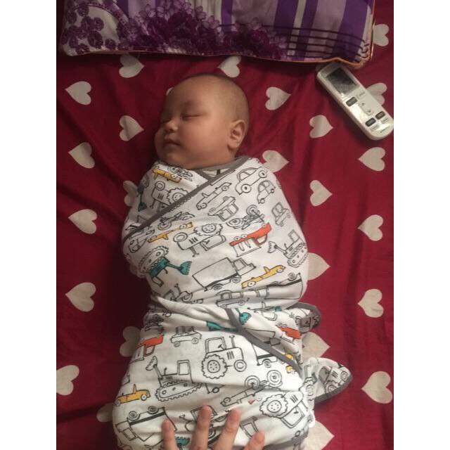 Quấn chũn swaddle giúp bé giảm giật mình