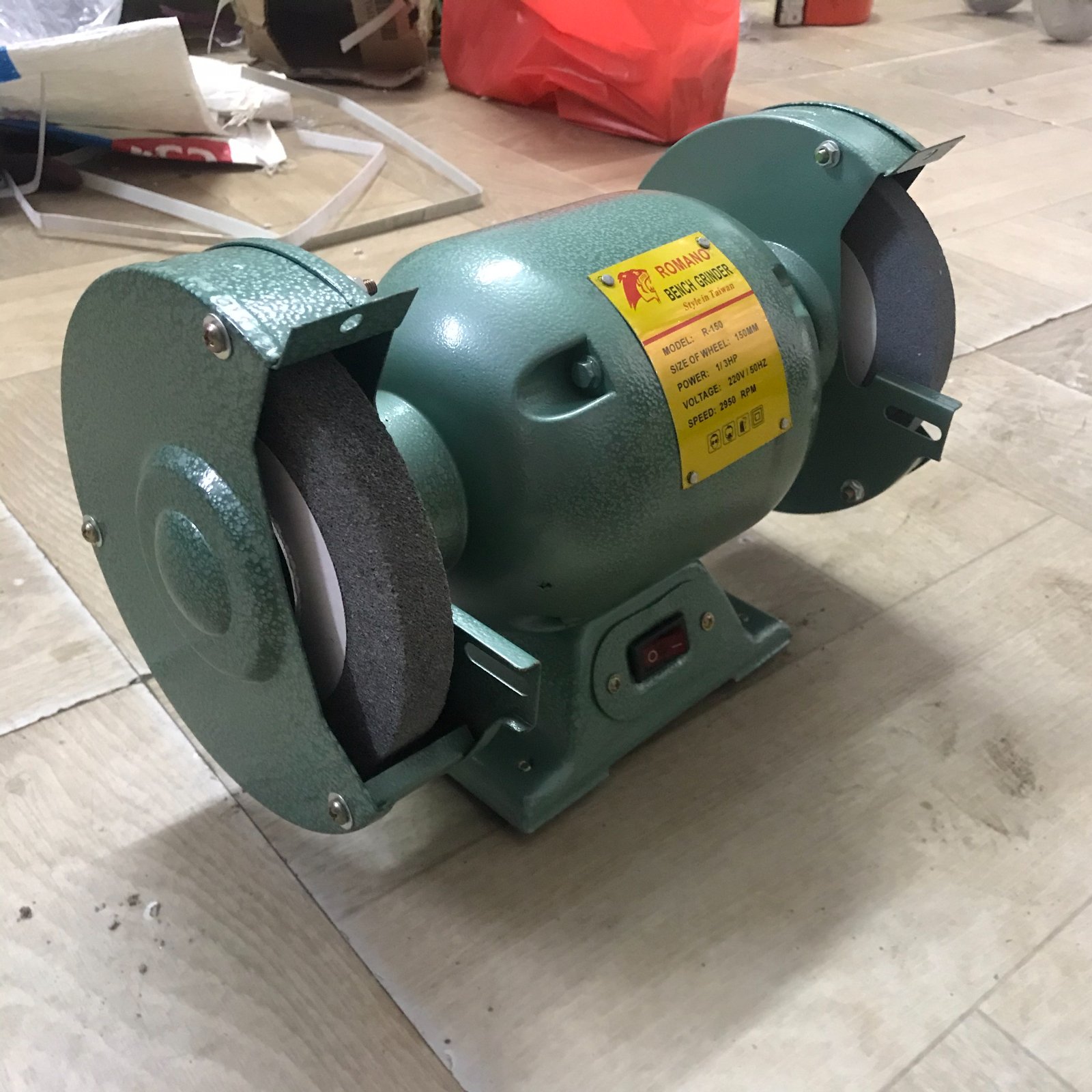 Máy Mài Hai Đá Romano R-150 250W