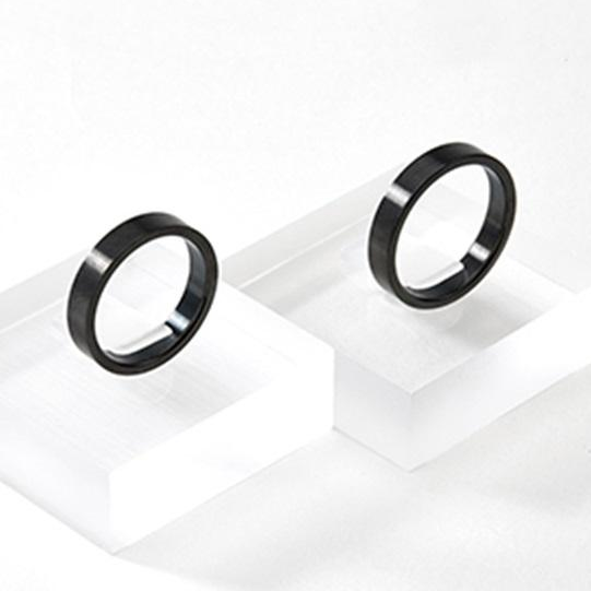 Nhẫn titan mạ carbon đen trơn bóng giá 1 chiếc NC132 có thể ghép nhẫn cặp.