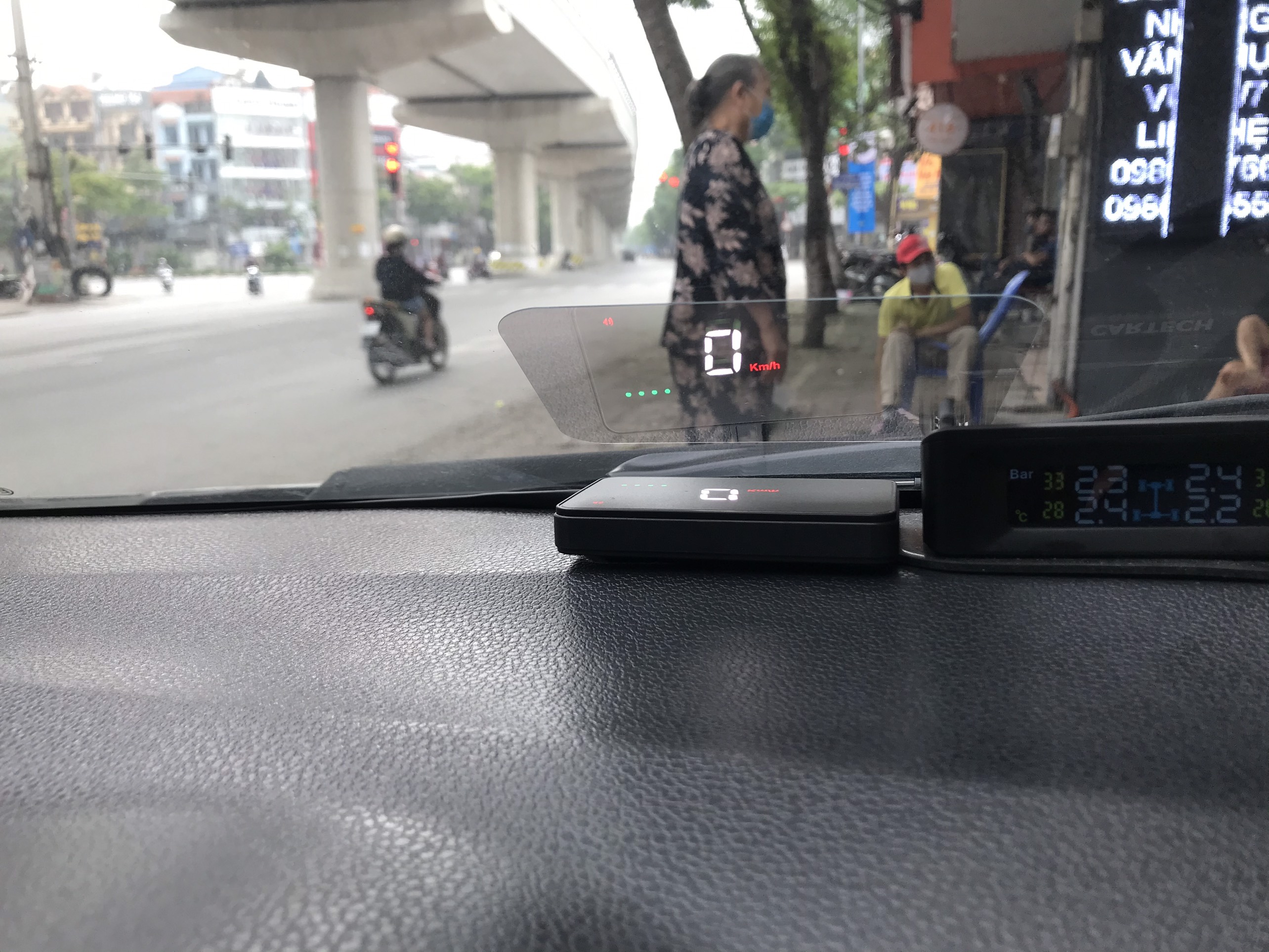BỘ HIỂN THỊ TỐC ĐỘ TRÊN KÍNH LÁI : HUD A200