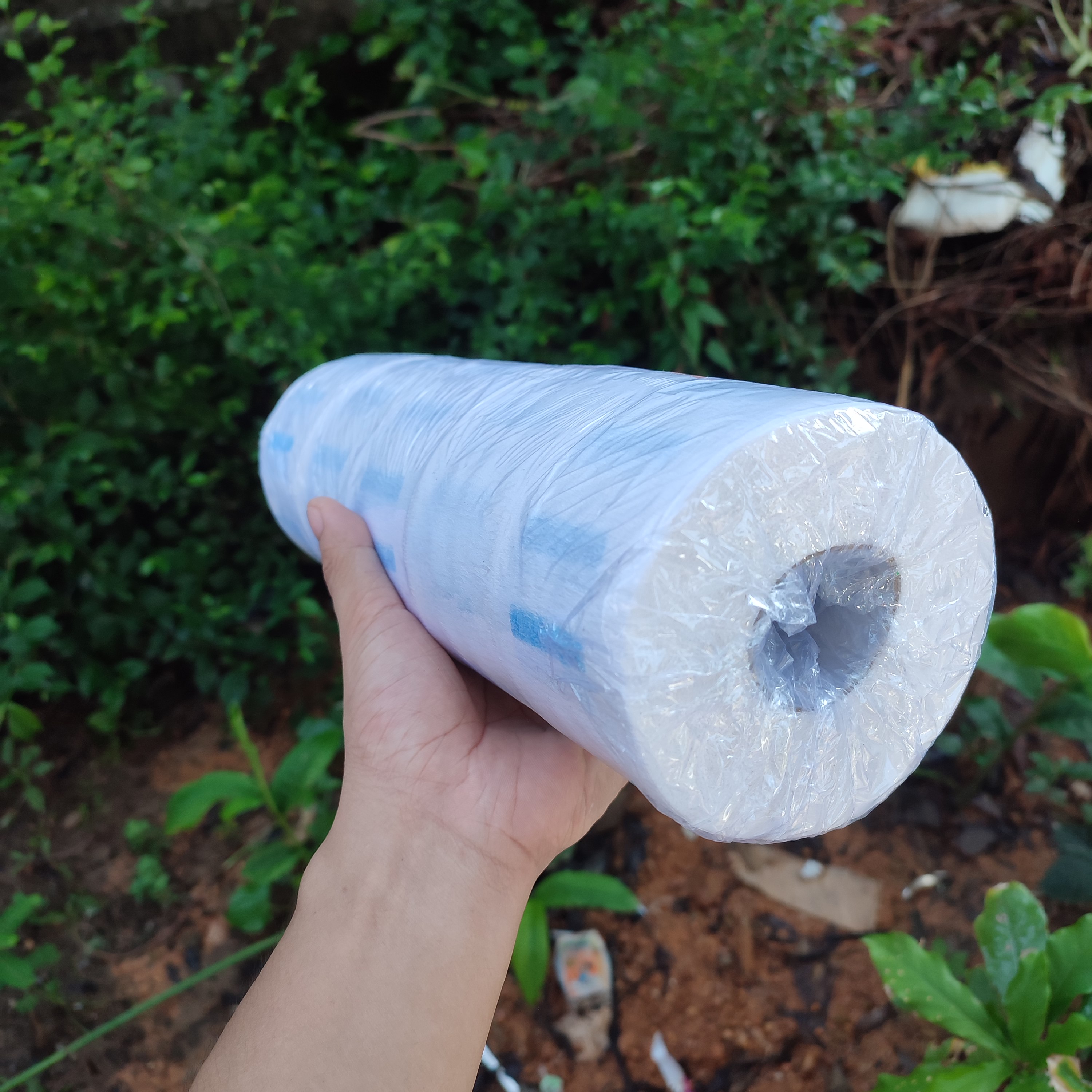 Giấy quấn cổ chặn tóc (1 cây 5 cuộn)