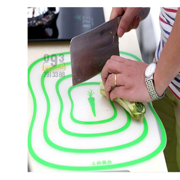 flexible plastic cutting board.