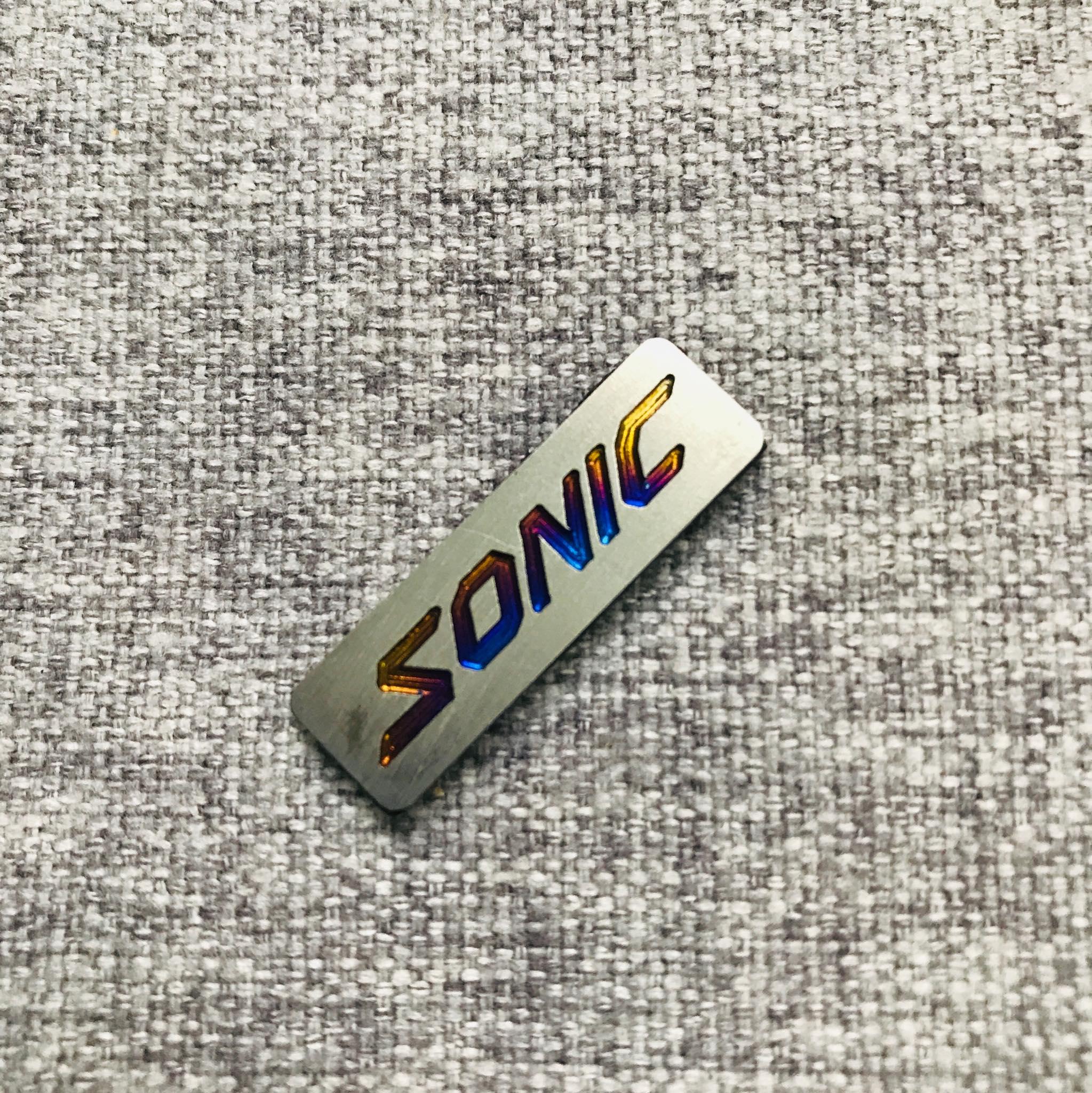 [HCM][ĐỘC LẠ] TEM DÁN TRANG TRÍ XEDÁN XE SIÊU HOT TITAN LOGO CHỮ XE SONIC (PHẢ NGÓ NHÌN)