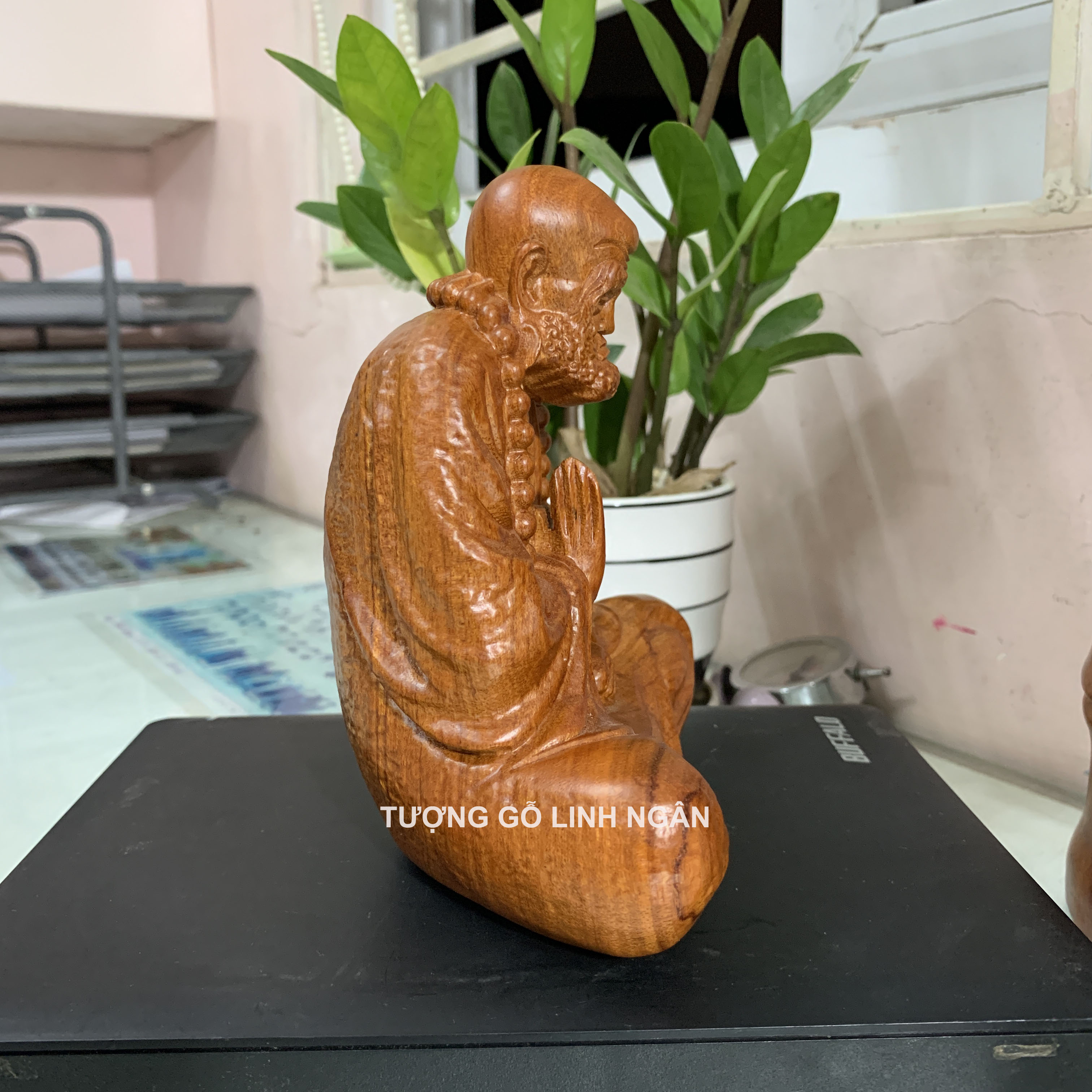 Tượng Đạt ma gỗ hương