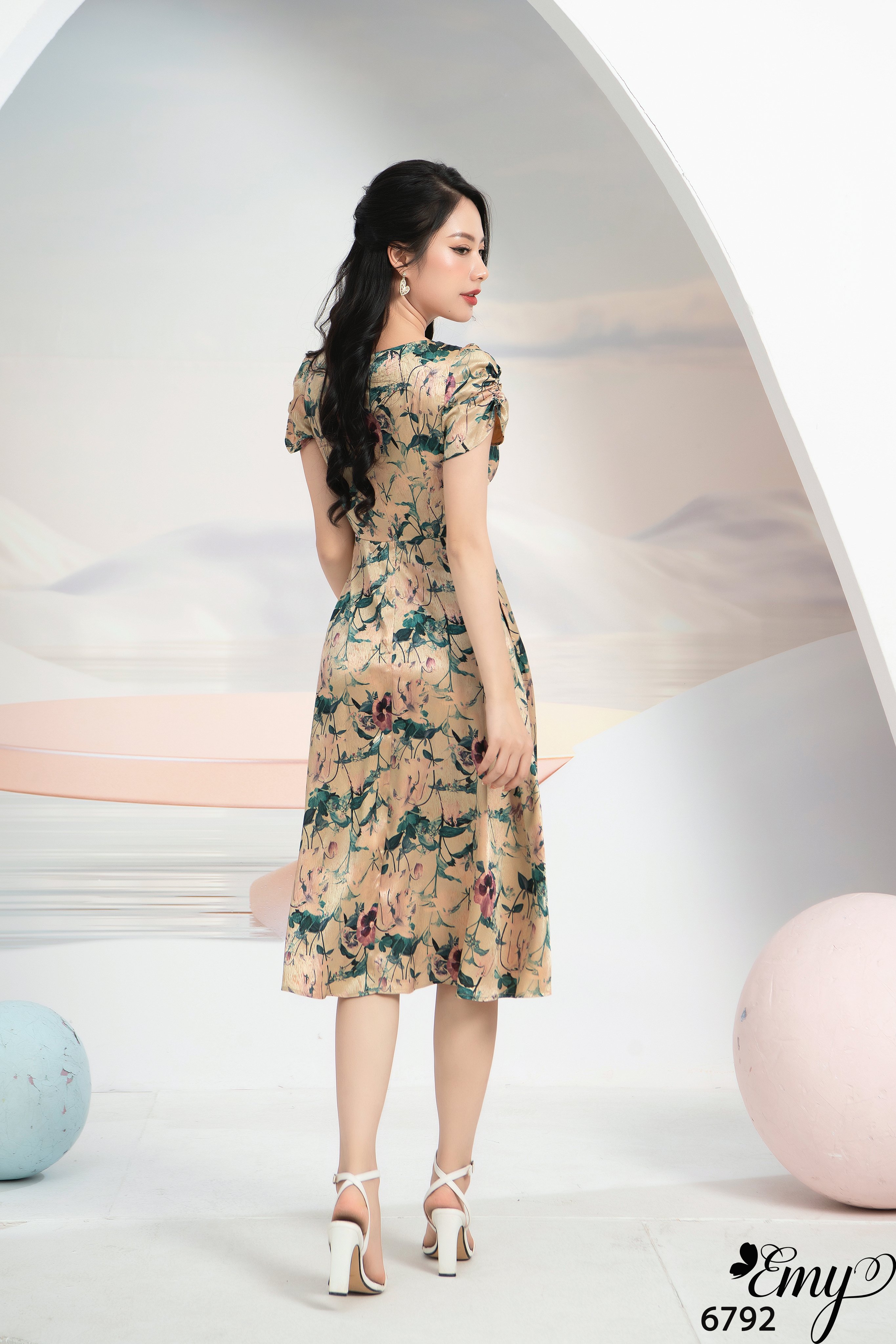 Đầm EMY EM6792 Xoè Cổ Cách Điệu