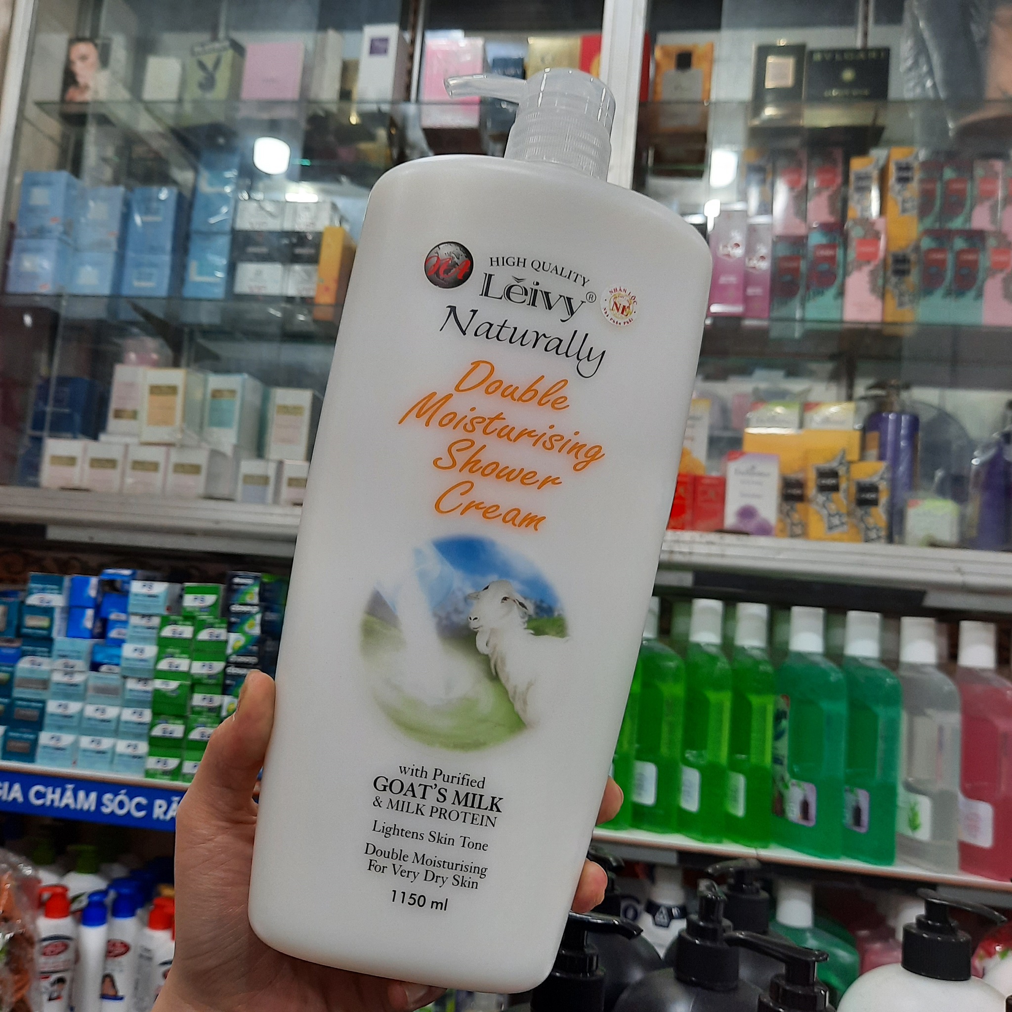 Kem Tắm Leivy Sữa Dê Và Protein Dưỡng Ẩm Gấp Đôi Naturally 1150ml (vàng)