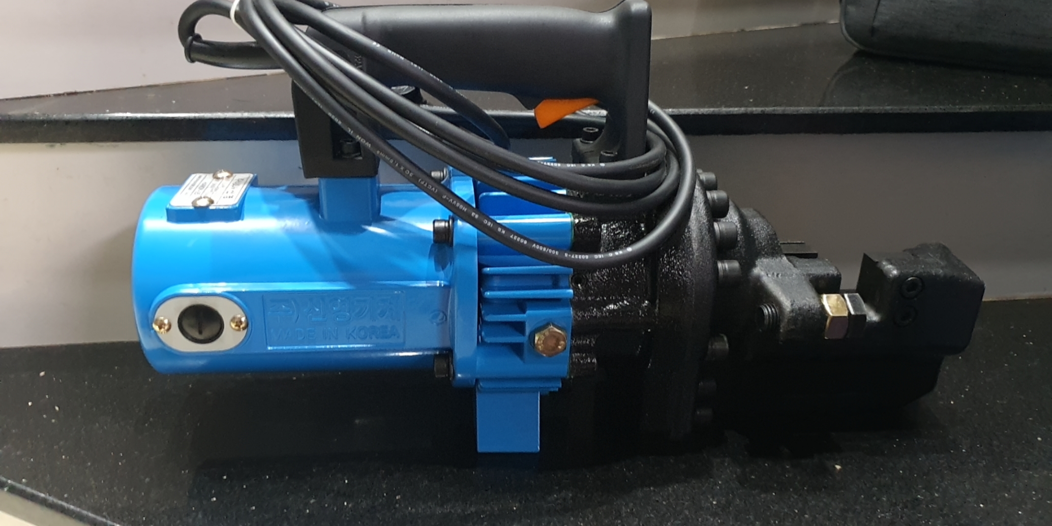Máy Cắt Sắt Thủy Lực Cầm Tay Phi 25 Hàn Quốc ( mới 100%)