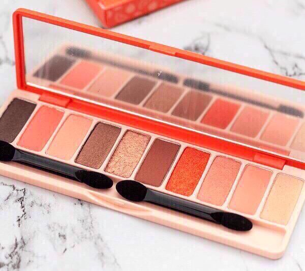 Bảng Phấn Mắt Play Color Eyes giúp các nàng có một đôi mắt thật ấn tượng Phù hợp với những cô nàng cá tính, ưa thích sự quyến rũ và đột phá
