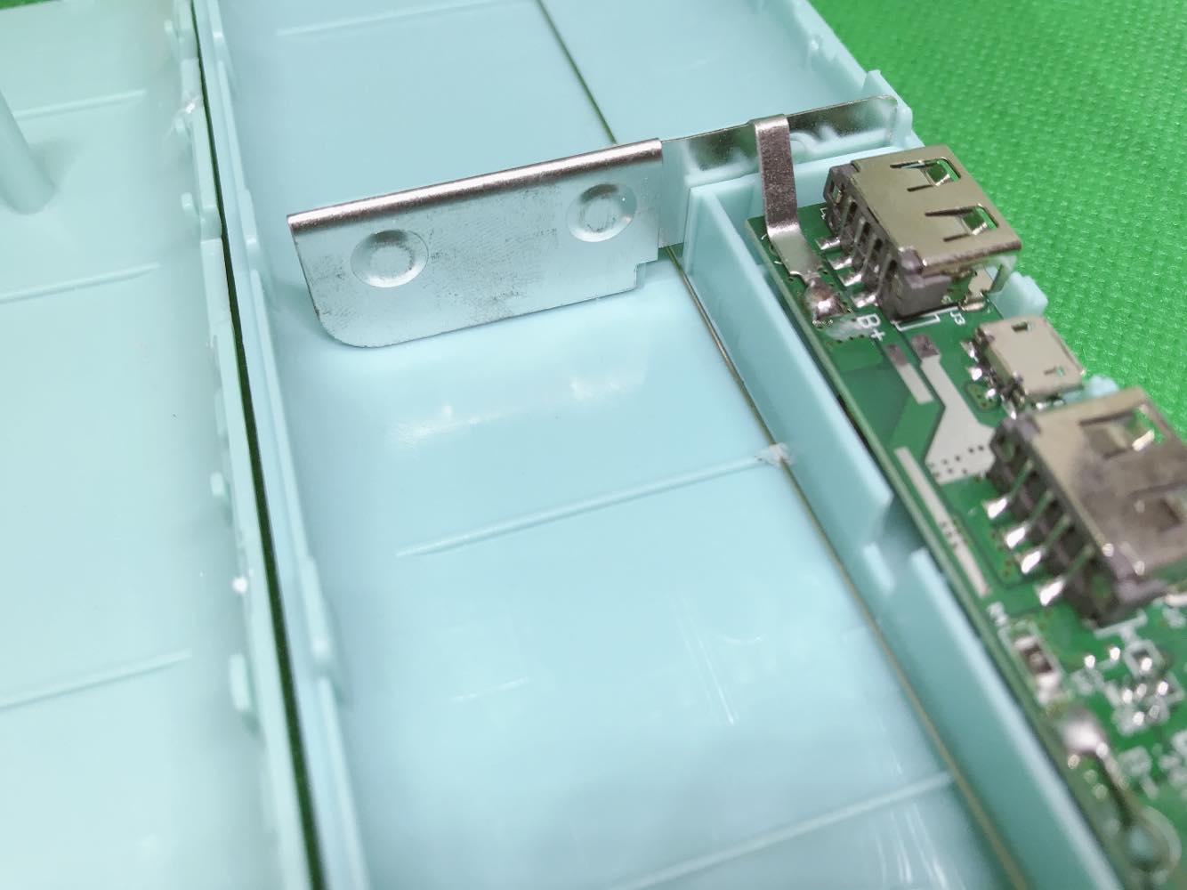 Box sạc dự phòng 5 cell AQ5 có chức năng đèn pin ( phiên bản không có pin ).