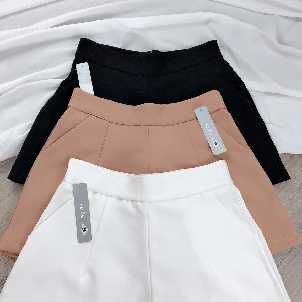 QUẦN SHORT VẢI TUYẾT MƯA ỐNG RỘNG BA MÀU BASIC