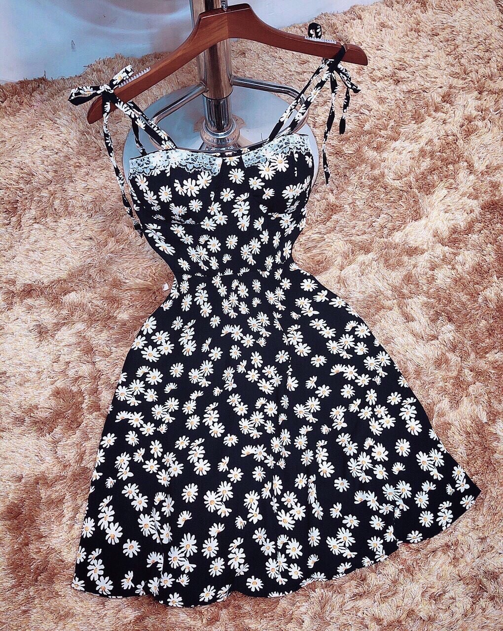 Đầm 2 dây hoa cúc phối ren ❄️