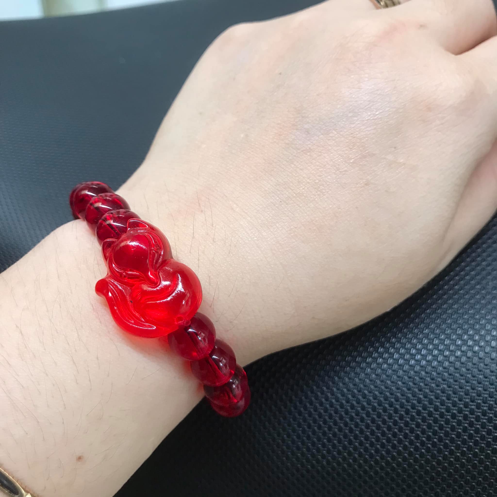 VÒNG TAY HỒ LY ĐÁ POLY ĐỎ