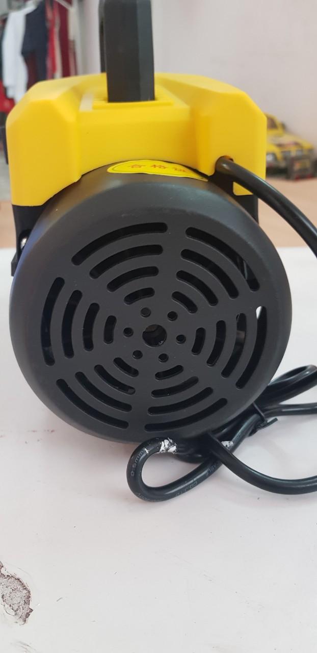 Máy rửa xe  áp lực cao - Tặng bình xịt tuyết