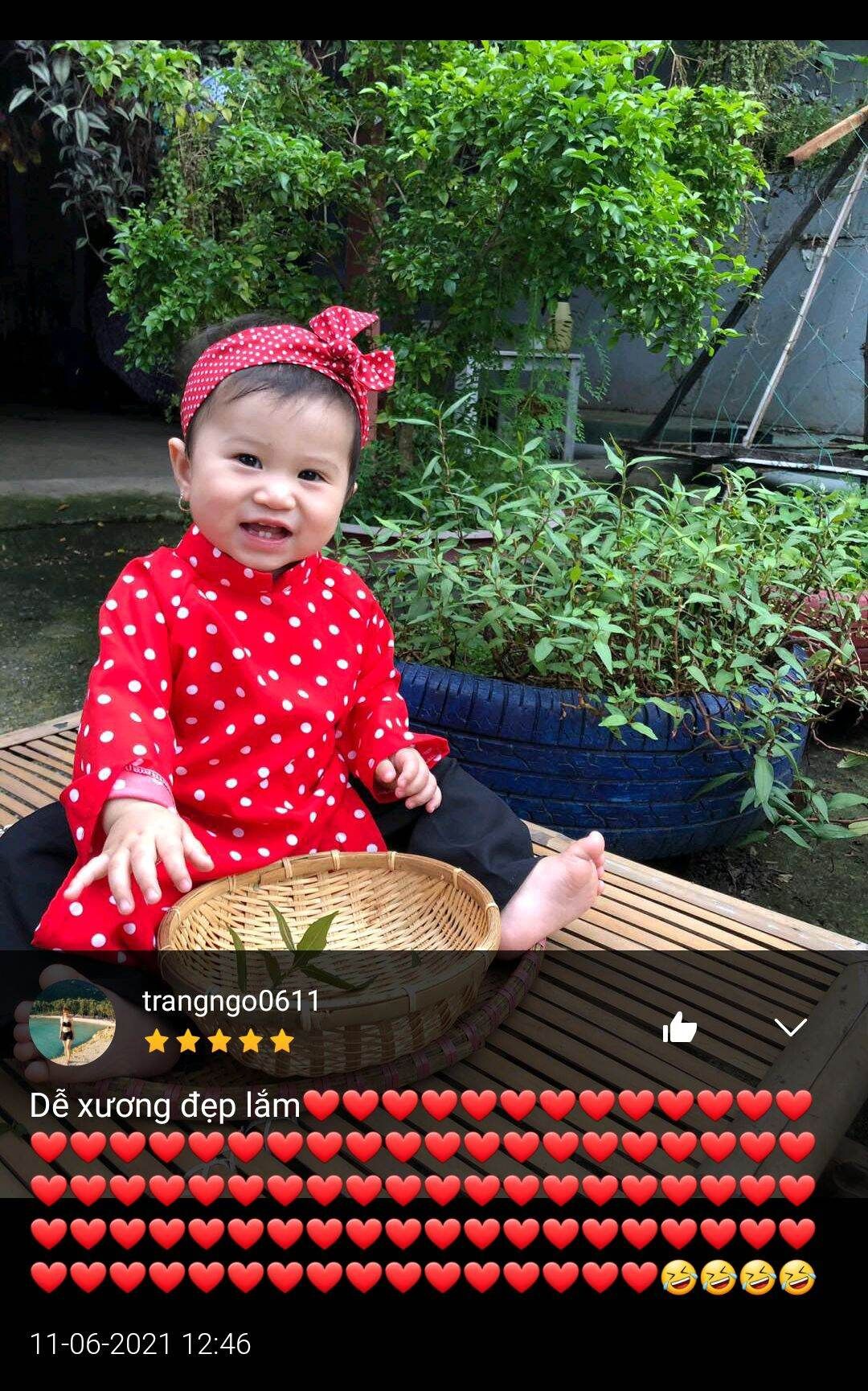 Áo dài chấm bi truyền thống cho bé gái