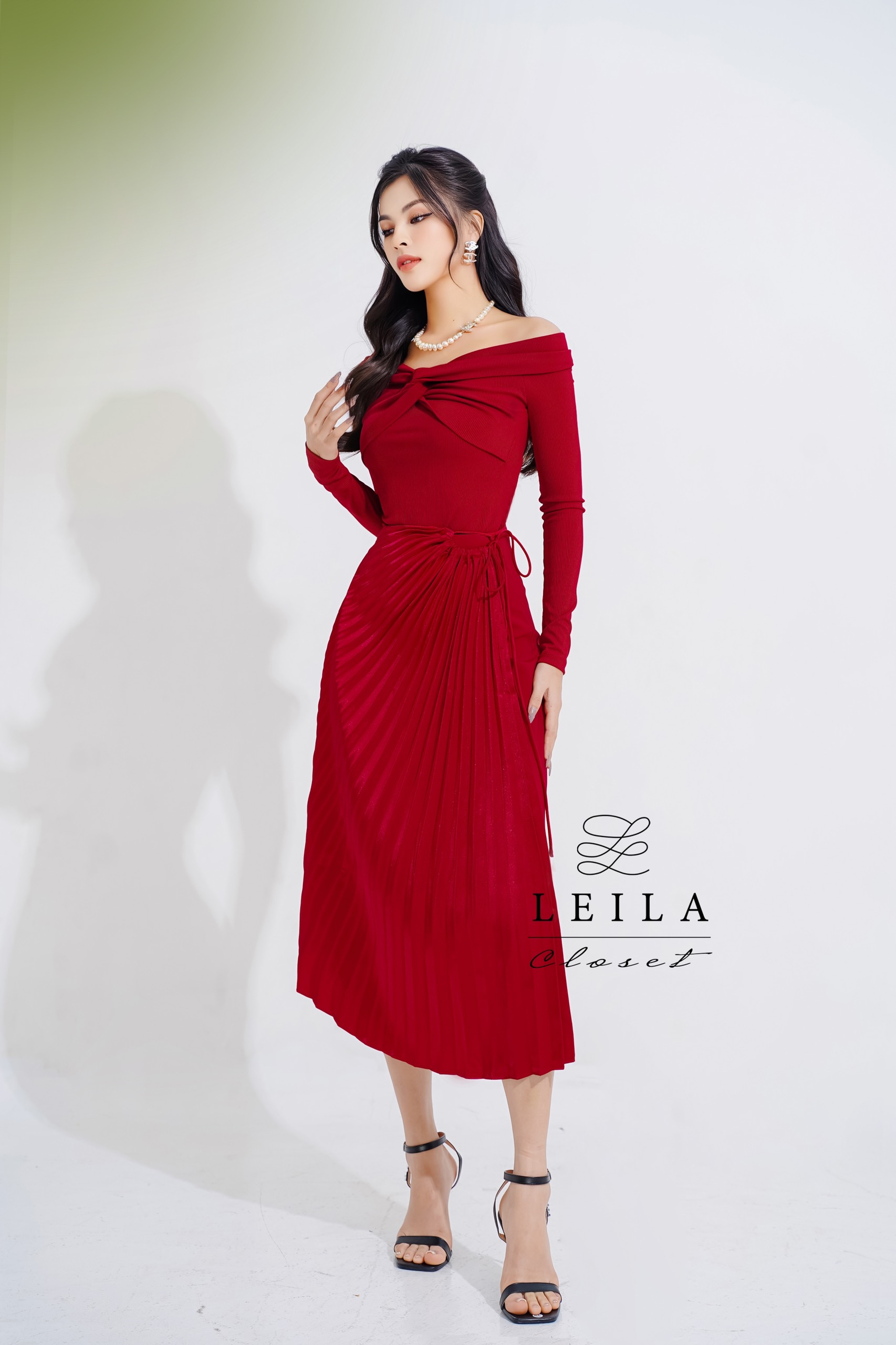 Áo Fuzzy bẹt vai Leila closet