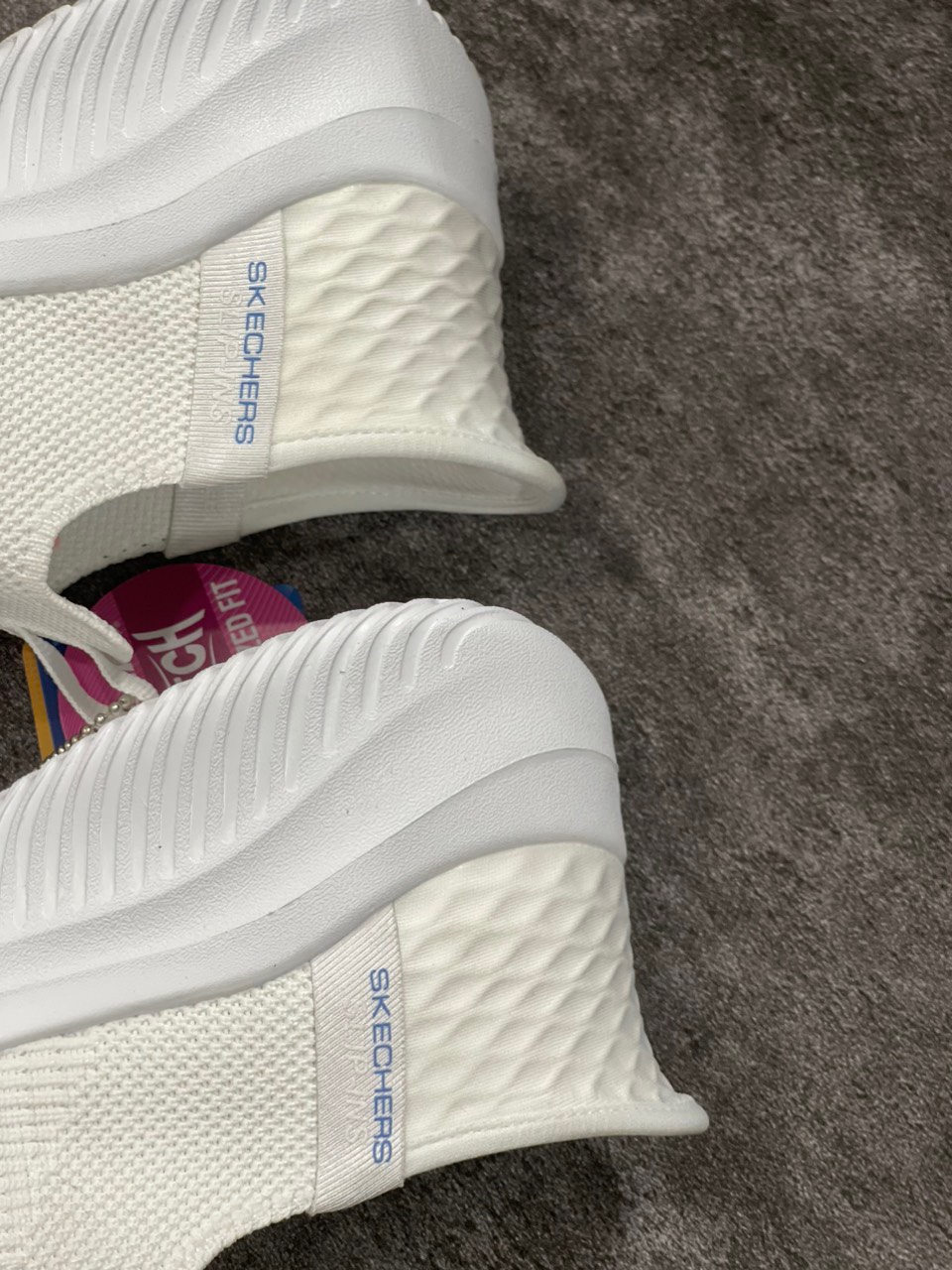 Giày Skechers trắng slip-ins