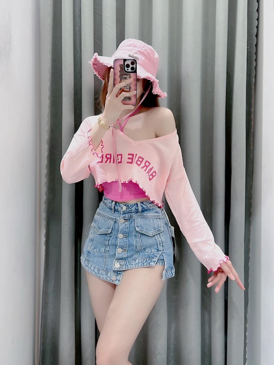 Bộ Áo Croptop Chạy Viền Barbie Áo Yếm Nữ Kèm Áo Trong In Chữ - Set Áo Crt Nữ Dài Tay 2 Màu capnhatxuhuong