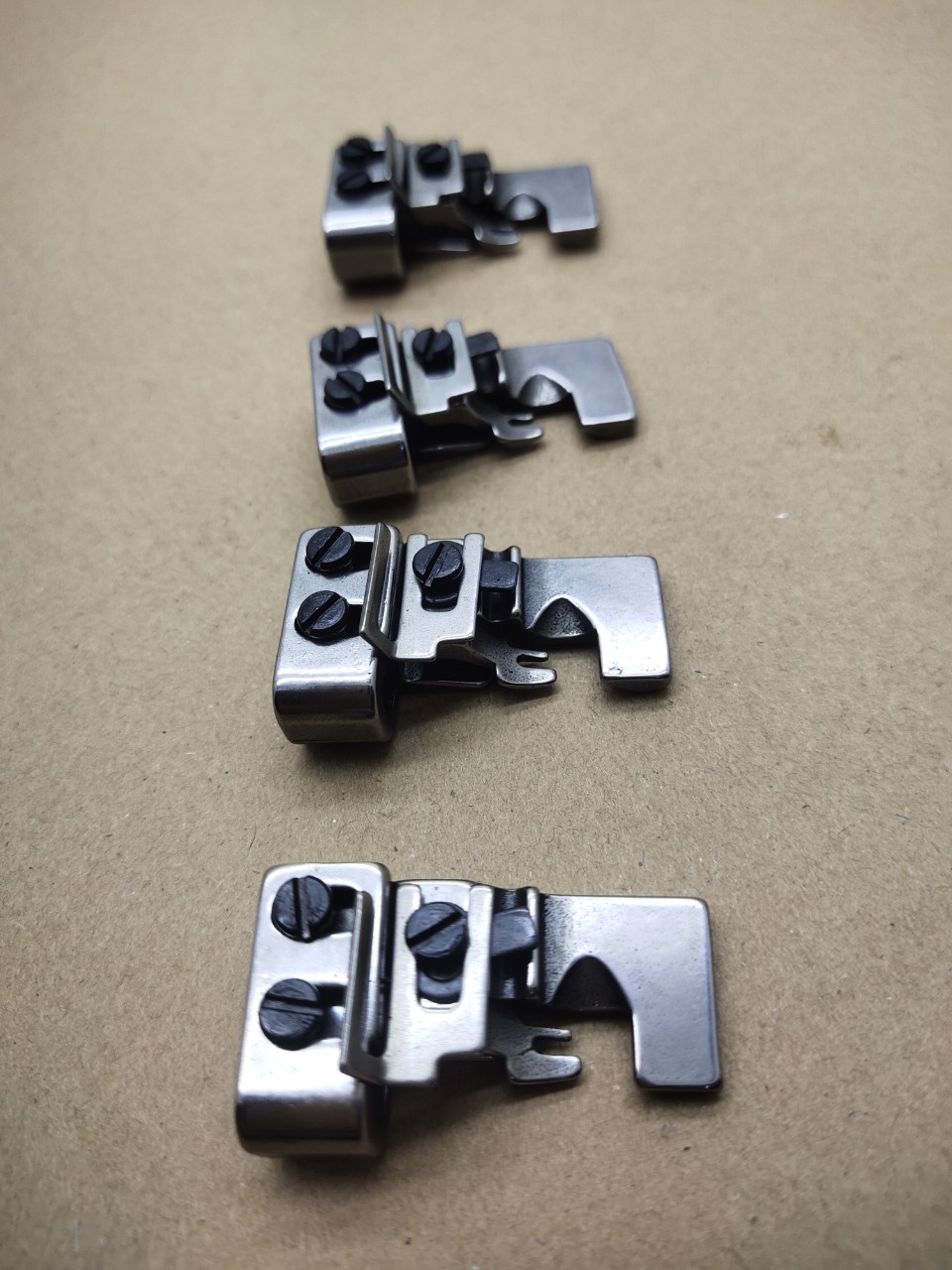 chân vịt nhún máy vắt sổ 4 chỉ và 5 chỉ
