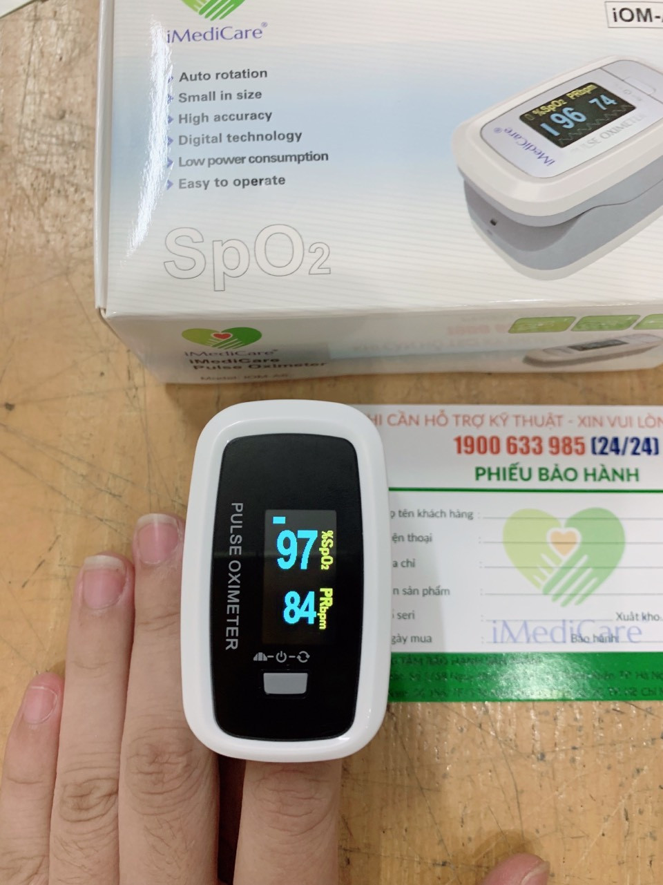 [Sẵn hàng gửi ngay] Máy đo nồng độ 0xy trong máu Sp02 và nhịp tim iMedicare iOM-A6