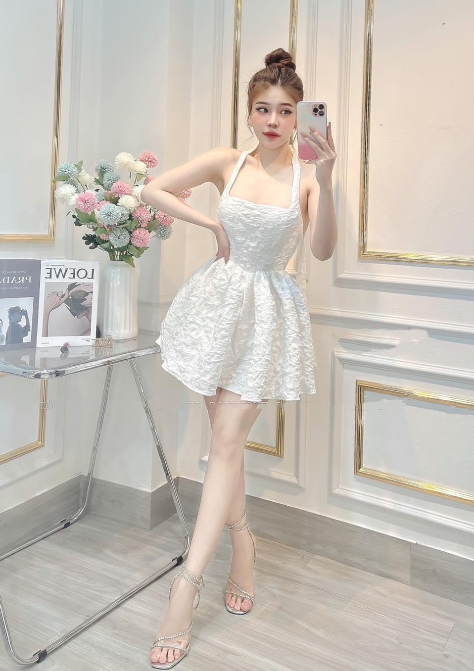 Đầm gấm cổ yếm cột nơ dự tiệc siêu sang